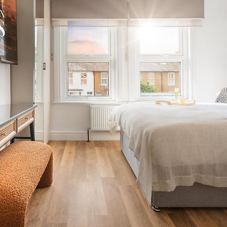 Newly Designed, 2Br Apt, 5Min From Northwood London Tube Station, Nato Hq, Ideal For Wembley, Warner Studio, Contractors Zewnętrze zdjęcie