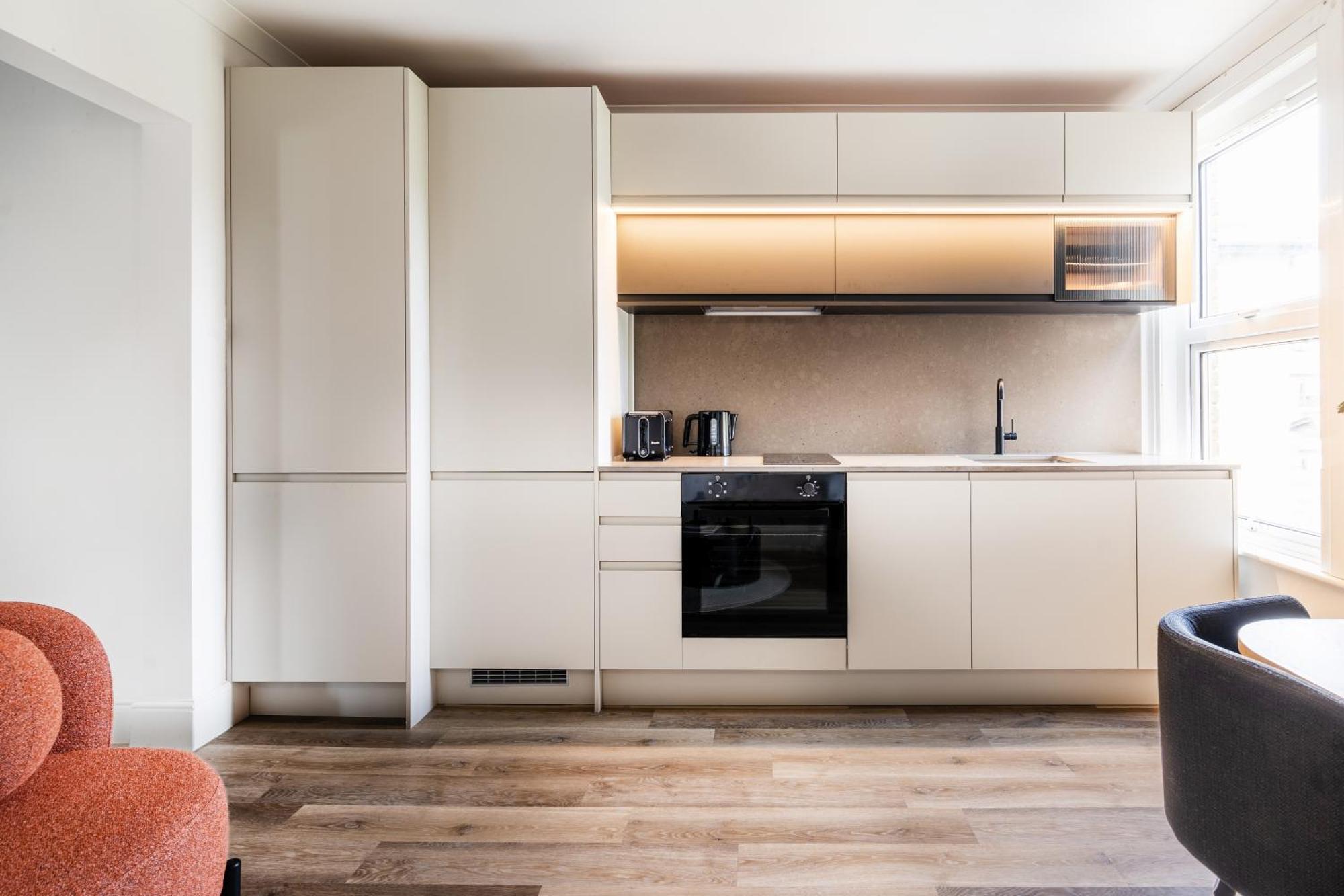 Newly Designed, 2Br Apt, 5Min From Northwood London Tube Station, Nato Hq, Ideal For Wembley, Warner Studio, Contractors Zewnętrze zdjęcie