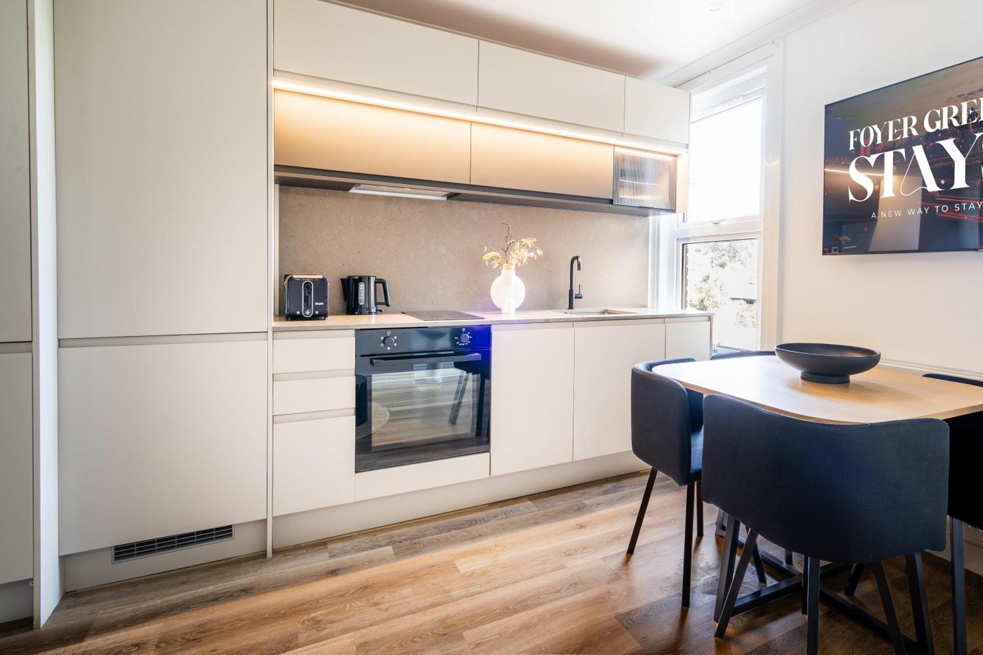 Newly Designed, 2Br Apt, 5Min From Northwood London Tube Station, Nato Hq, Ideal For Wembley, Warner Studio, Contractors Zewnętrze zdjęcie